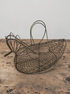 Vintage Primitive Wire Chicken Hen Shaped Egg Basket W/ Handles Farmhouse Decor
